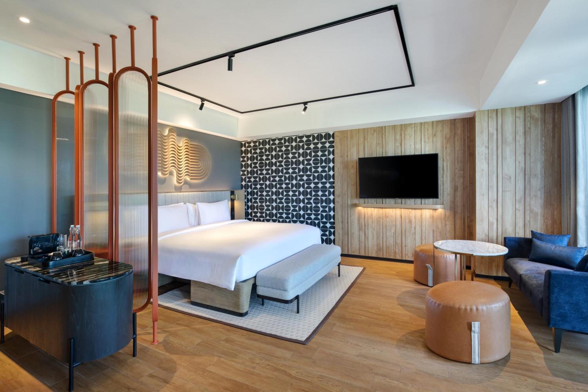 Comfort Superior King Suite with Ocean View and Unlimited Self-Service Laundry
